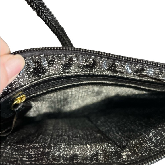 Black Faux Leather Crossbody Purse with many pockets - Picture 3 of 7